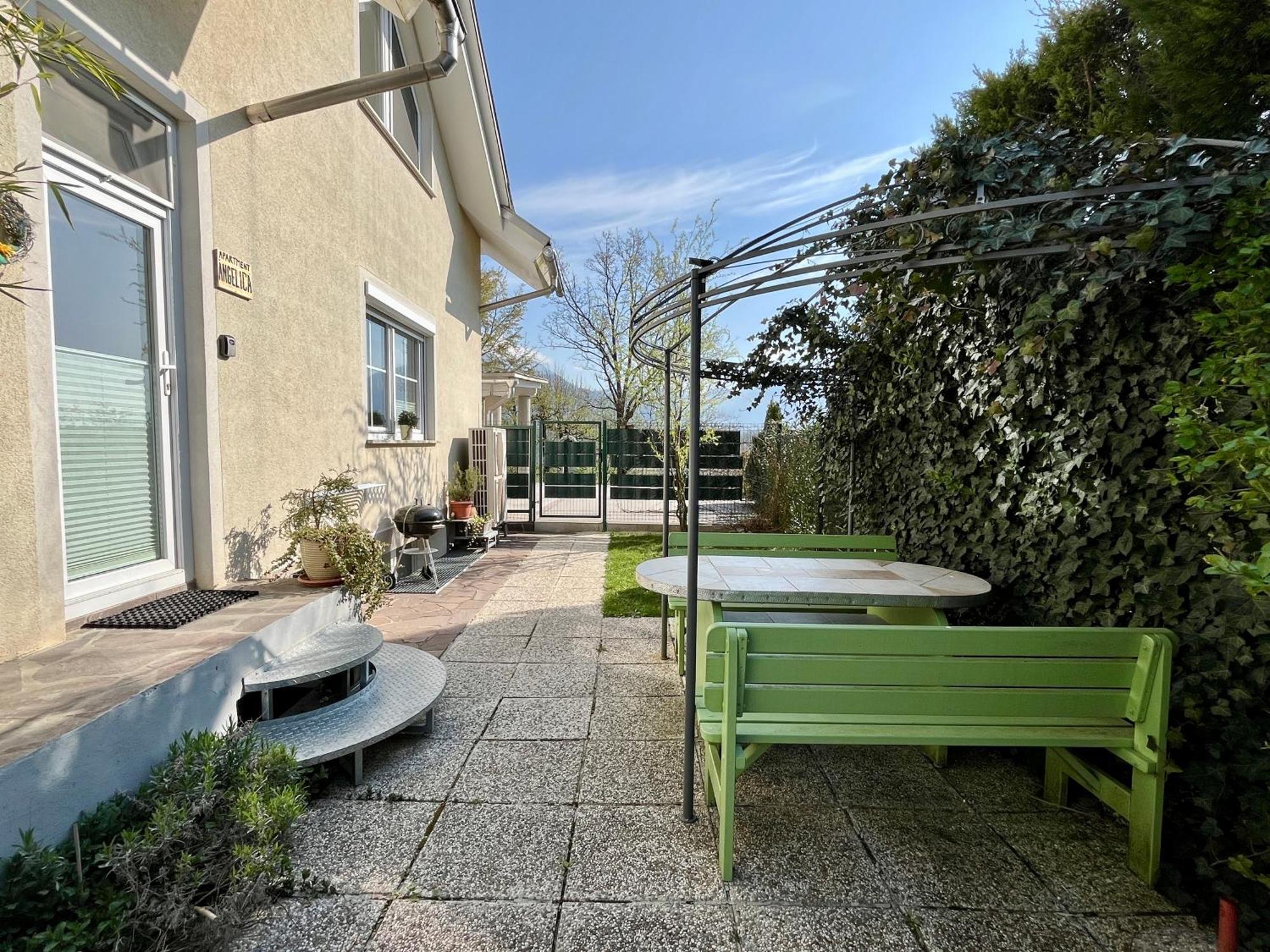 Garden Paradise Bled Apartments - Garden, Pond And Castle View 部屋 写真